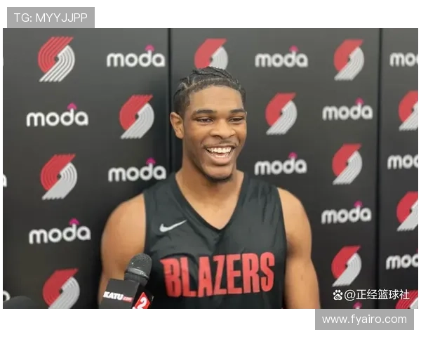 利拉德在开拓者训练营传授经验亨德森受益匪浅展现未来潜力